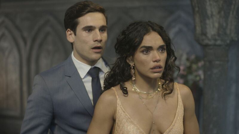 Antes de Mania de Você, Nicolas Prattes foi Miguel, protagonista de Fuzuê, e trabalhou com Giovana Cordeiro, que interpretou Luna