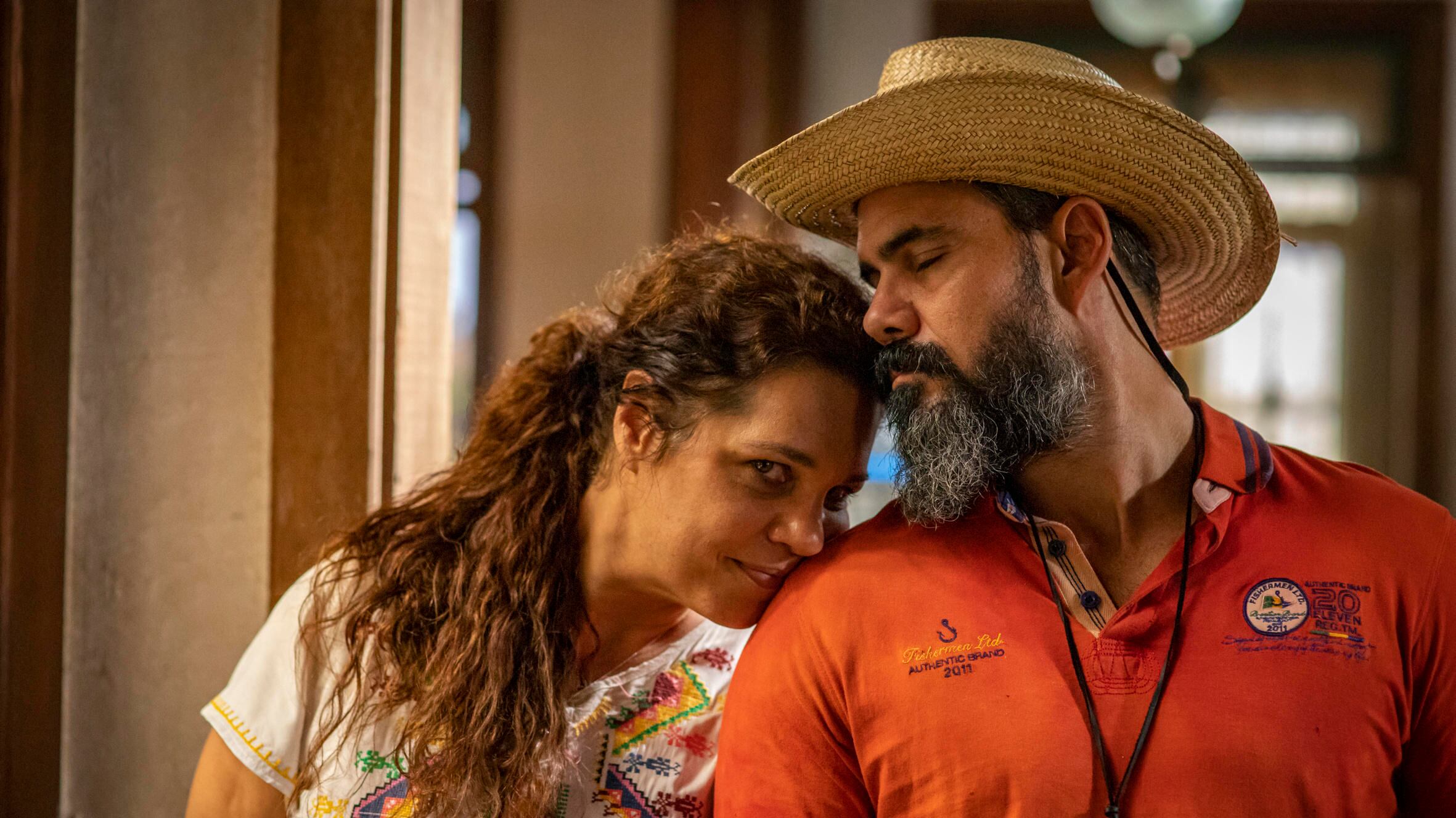 "Pantanal": Alcides (Juliano Cazarré) pede para Maria Bruaca (Isabel Teixeira) sumir