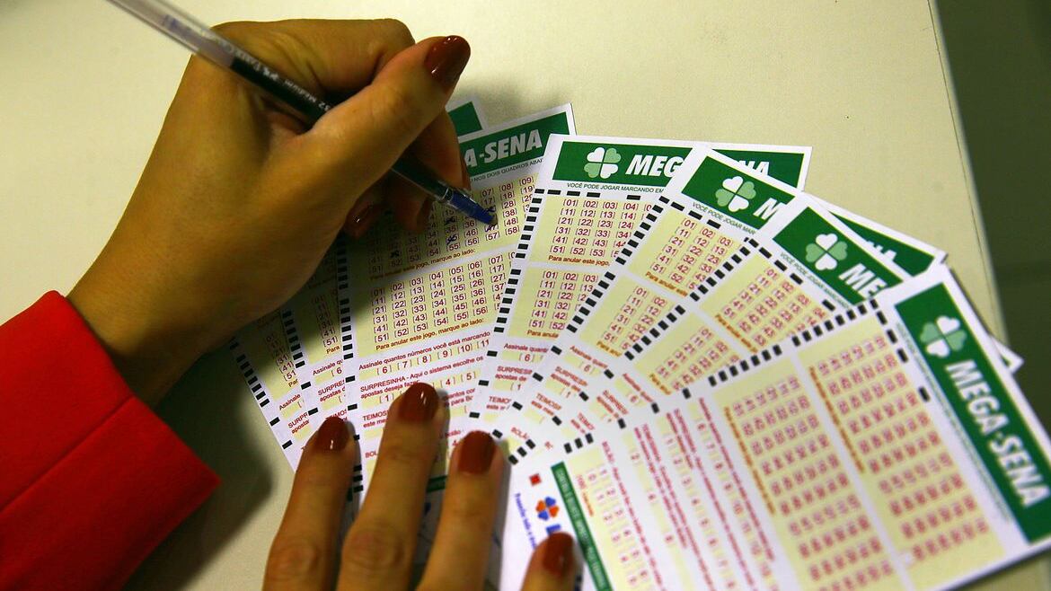 Mega-Sena pode pagar hoje prêmio de R$ 110 milhões