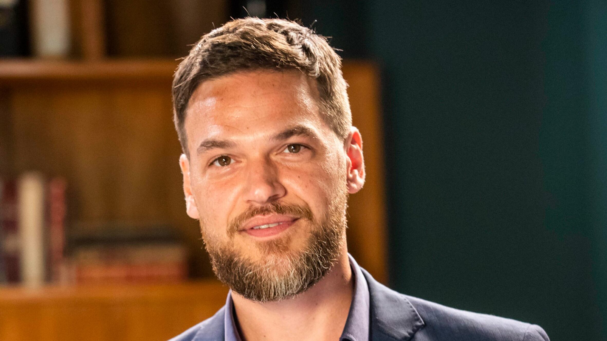 Em "Vai na Fé", Emilio Dantas será Theo, empresário que vive de aparência