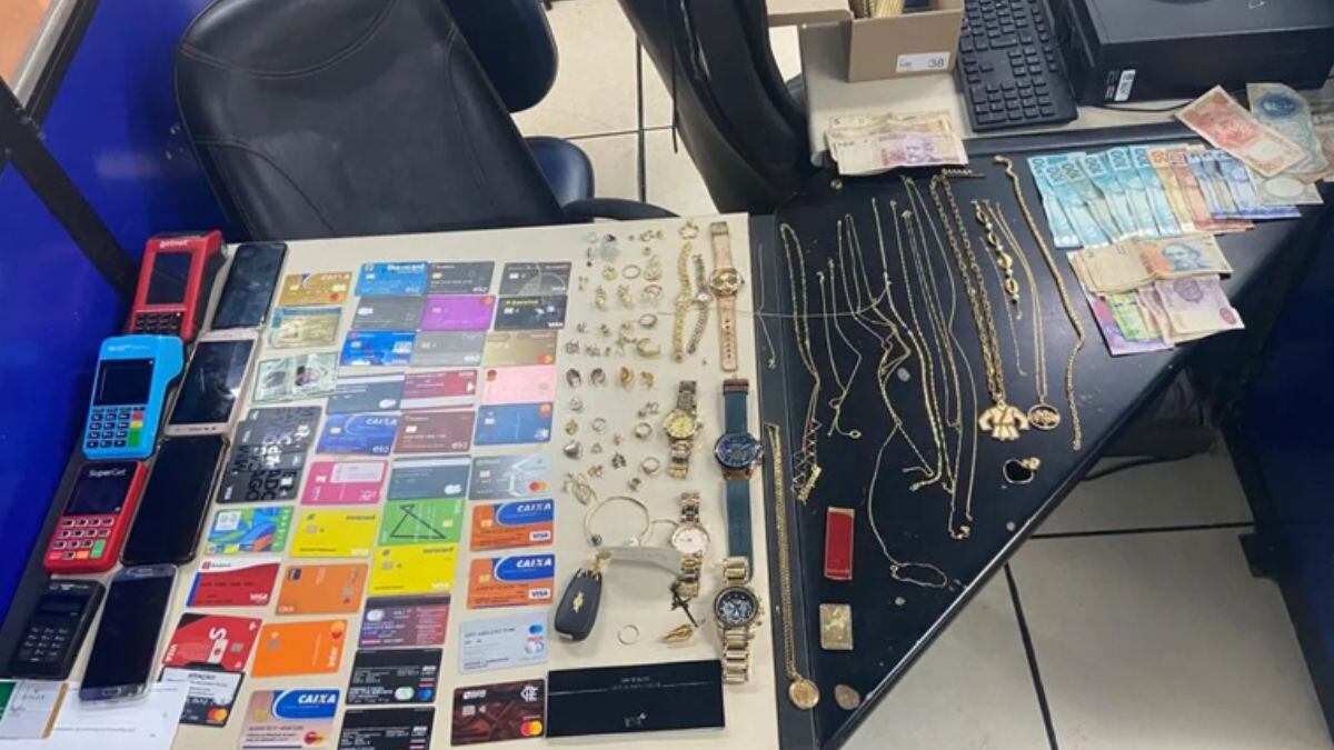 Mulher fingia ser faxineira para furtar pertences de casas