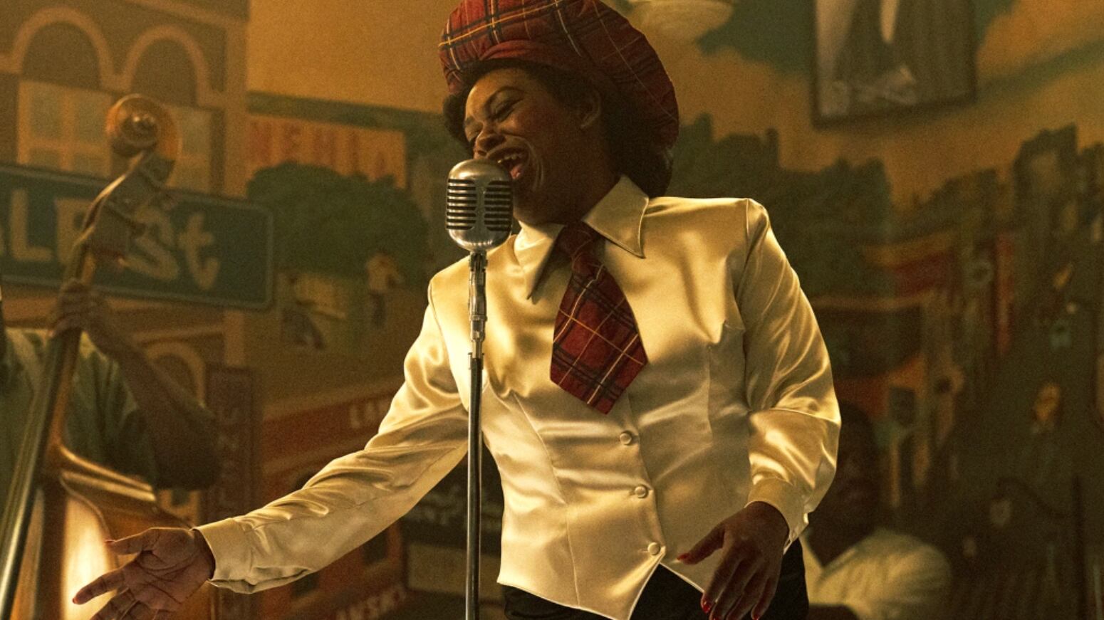 A cantora e atriz foi encontrada sem consciência por um de seus filhos.