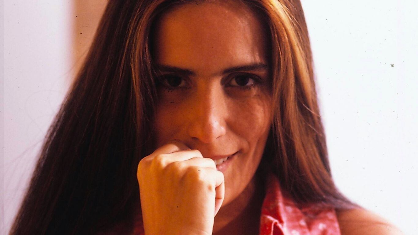 Mulheres de Areia: Mesmo pega no flagra, Raquel (Gloria Pires) consegue enganar Marcos (Guilherme Fontes)