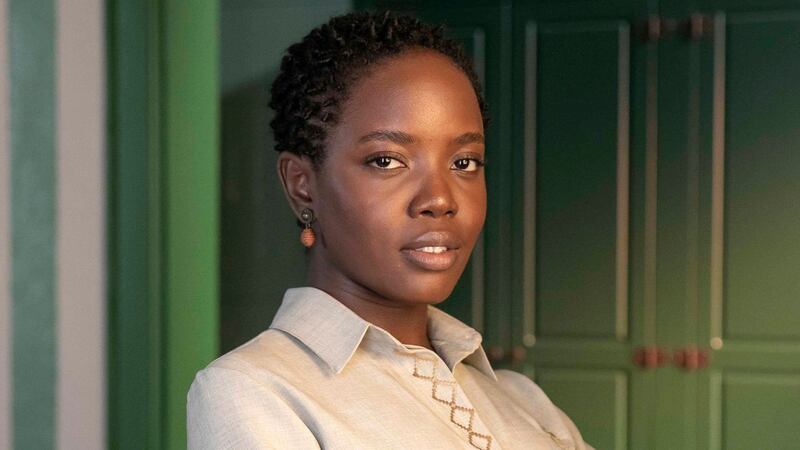 Caridade é a personagem de Clara Moneke na novela No Rancho Fundo, da Globo