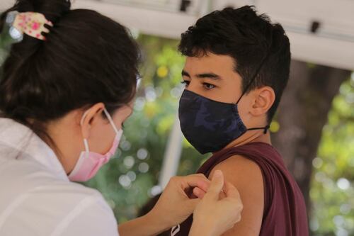 Vacina brasileira mira variantes e facilidades logísticas