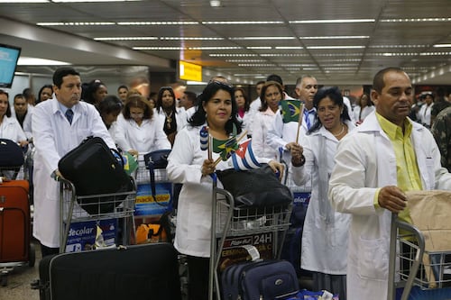 Cuba permite retorno dos profissionais do programa Mais Médicos ao país