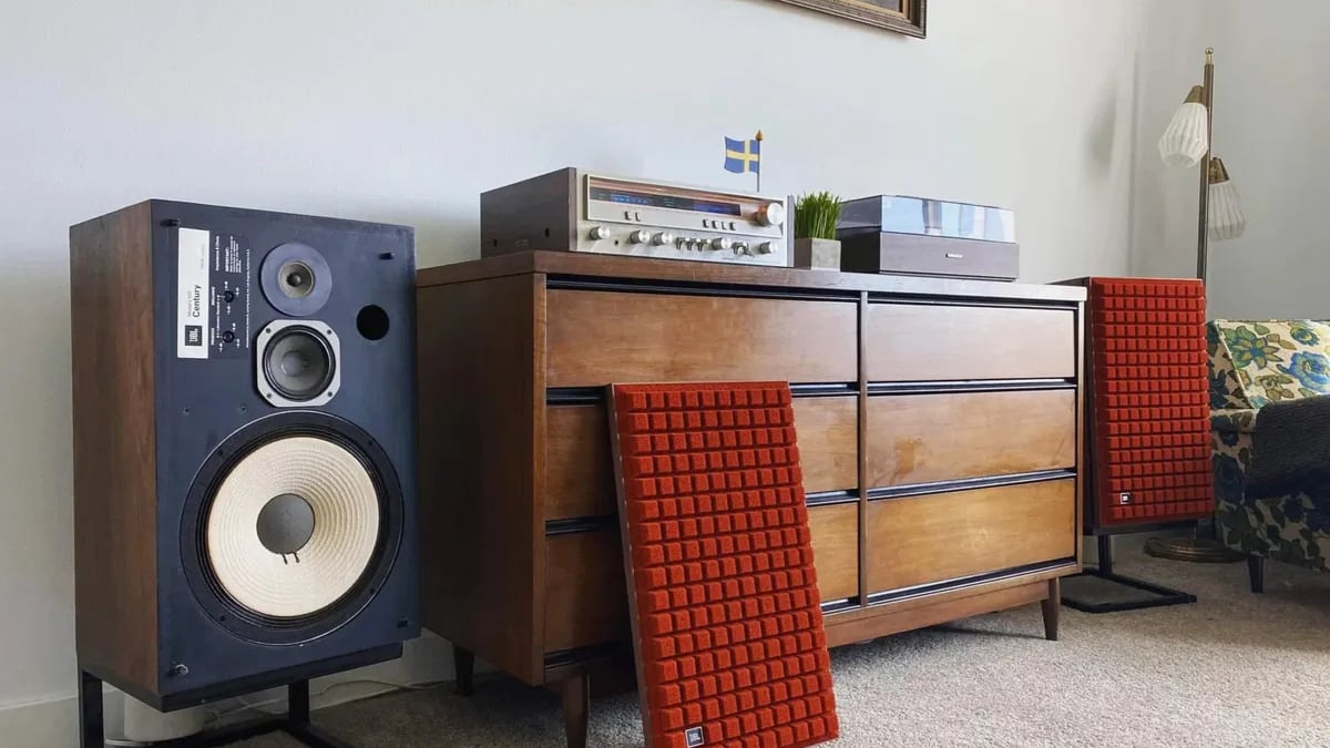 Los JBL L100 Century son unos clásicos de los altavoces de alta fidelidad / andro4all