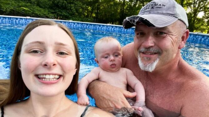 Casal Ann Sisk (23) e Joey (49) tiveram um filho que está com cinco meses