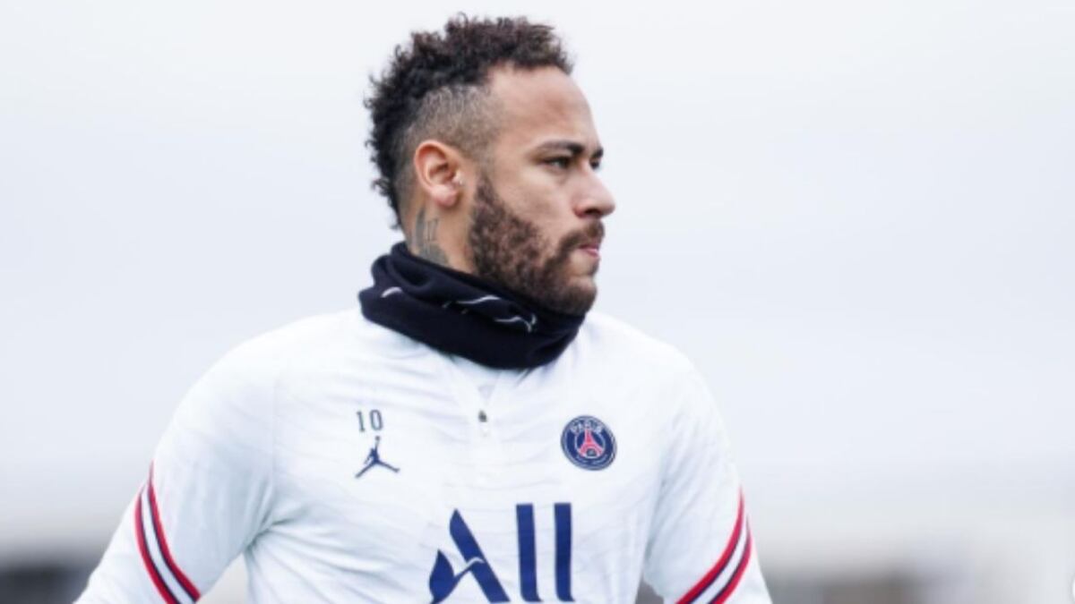 Neymar é vítima de golpe