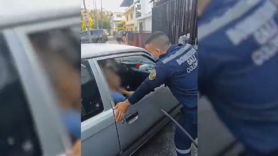 Una abuelita era obligada a vivir dentro de un vehículo en plena vía pública de Cali.