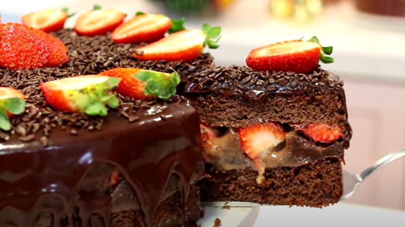 bolo de chocolate com recheio de brigadeiro