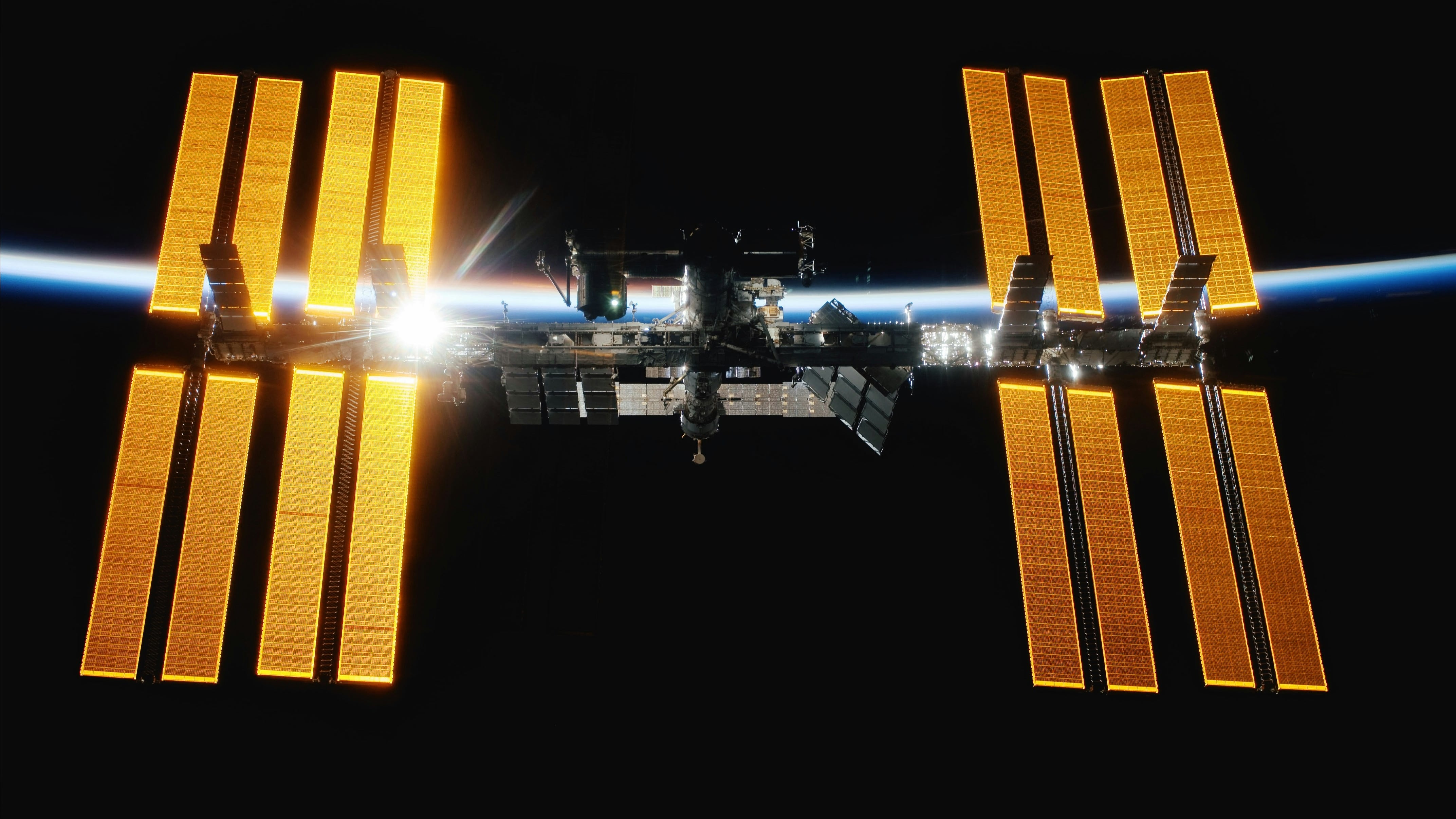 El escombro que cayó en casa de la familia Otero consiste en basura proveniente de la Estación Espacial Internacional.