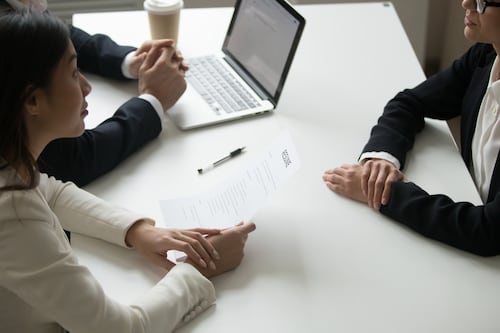 Feedback de fim de ano: especialista indica como líderes podem ser mais assertivos com o time