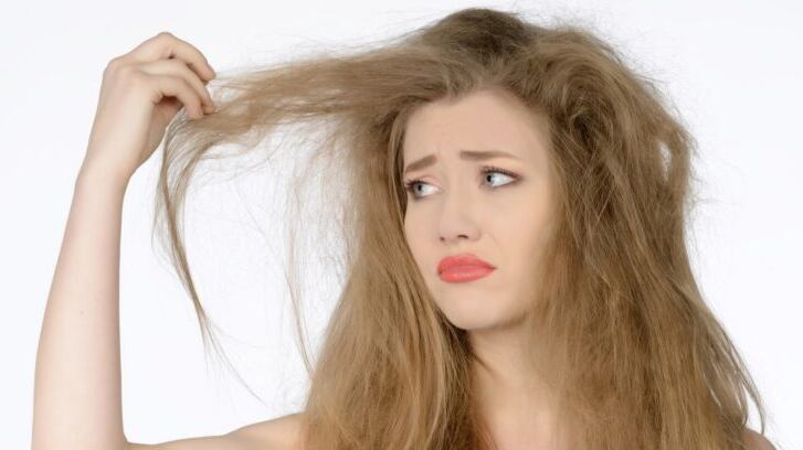 Cuidados com cabelos ressecados no inverno - Foto: Reprodução