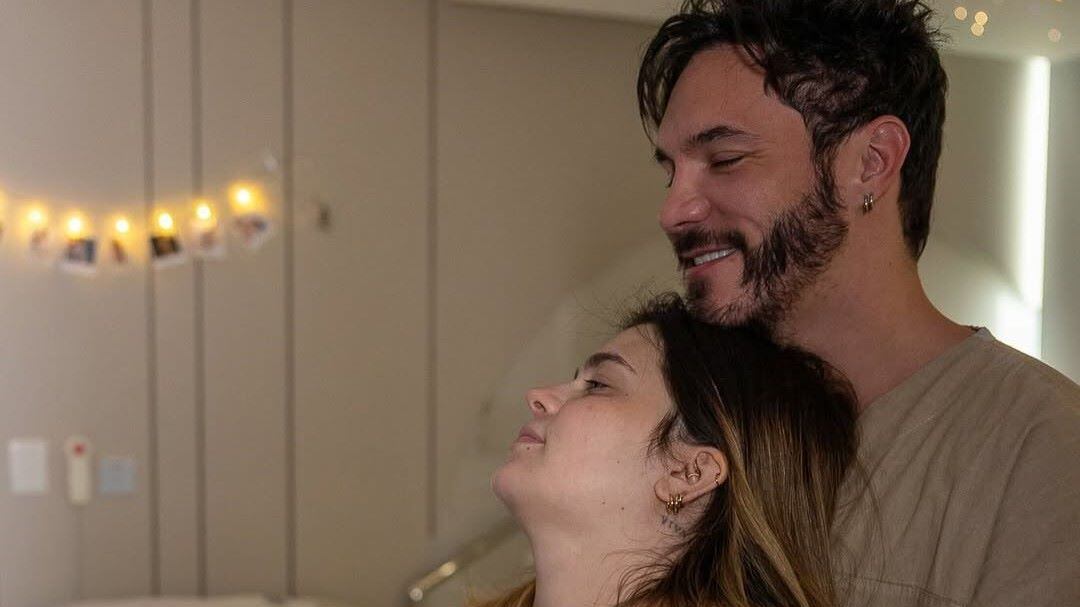 Viih Tube e Eliezer - gravidez