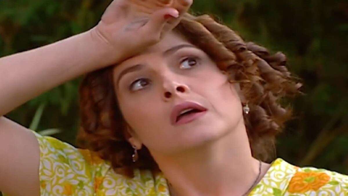 Depois de apanhar do pai em "Chocolate com Pimenta", Márcia (Drica Moraes) será expulsa de casa