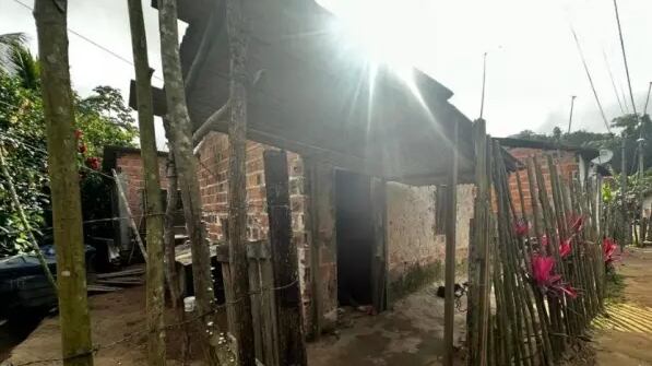 Sete dos corpos estavam carbonizados; a polícia investiga