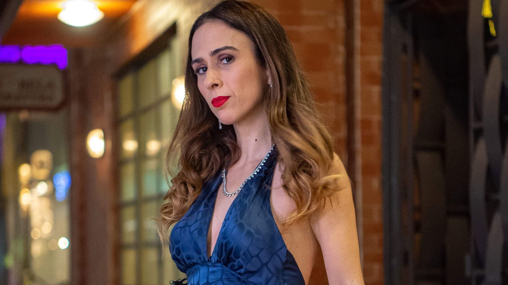 Terra e Paixão: Anely (Tata Werneck) acaba casamento e volta a namorar com Luigi (Rainer Cadete)