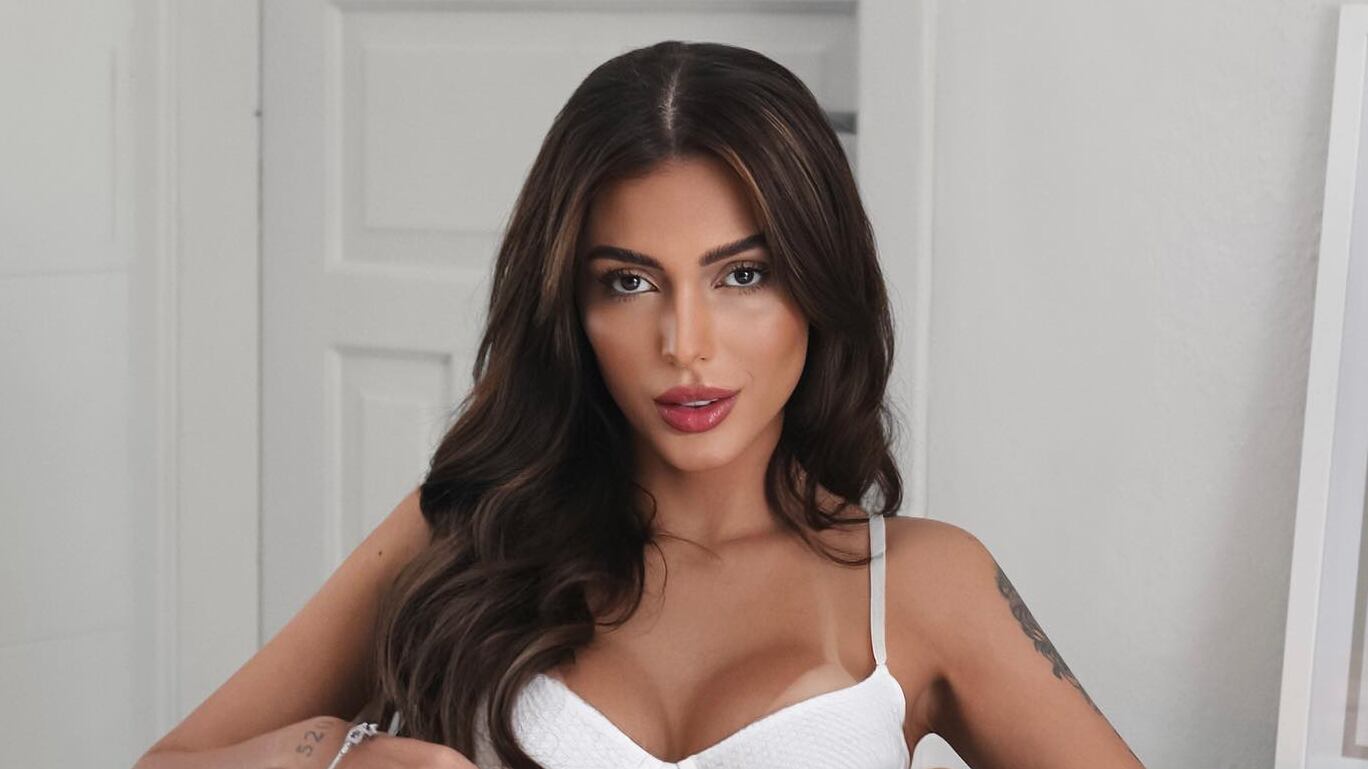 Criadora de conteúdo adulto, ex-affair de Neymar atinge faturamento milionário um ano após caso com o jogador