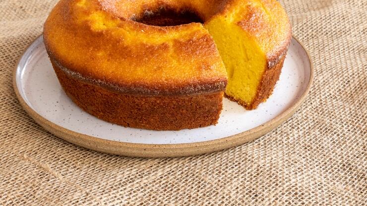 Receita prática de bolo de laranja fofinho para fazer em poucos minutos