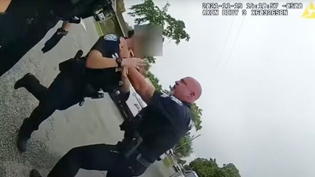 Ela teria tentando impedir o homem de agredir o suspeito