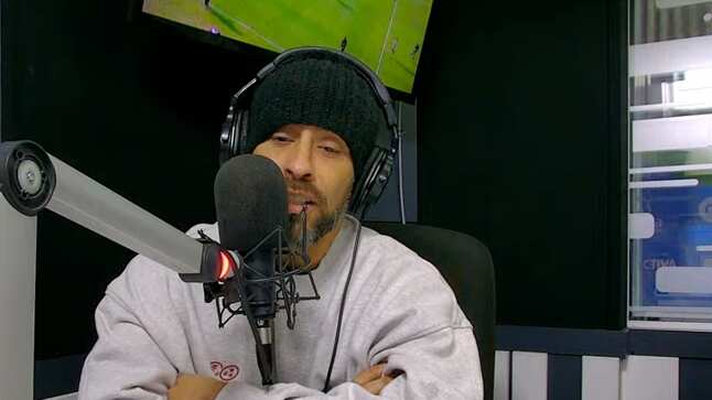 El retirado futbolista es comentarista deportivo en el programa "Los tenores", de radio ADN.