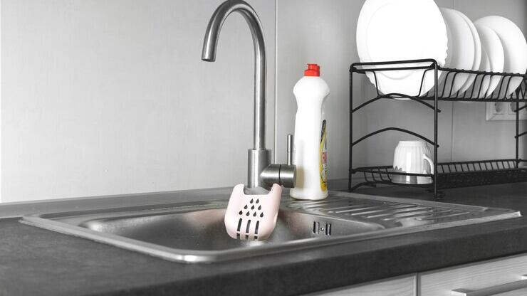 Aqui está a misturinha caseira para limpar e dar mais brilho em sua pia de inox