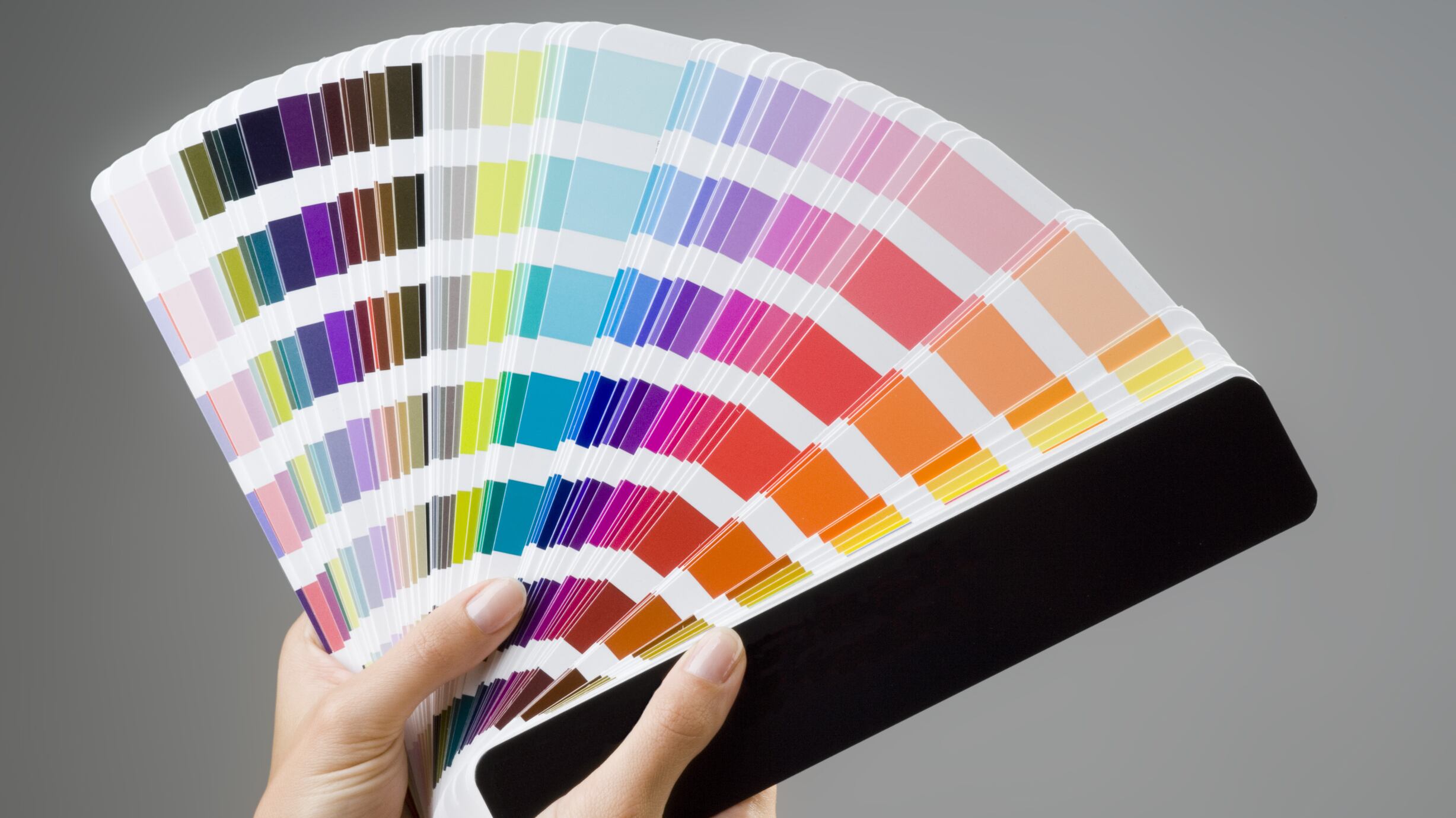 Inicia el año con estilos y cosas nuevas, es por ello que te compartimos los colores que estarán en tendencia este año y algunos consejos para que los puedas adaptar a tus espacios y estilo favorito