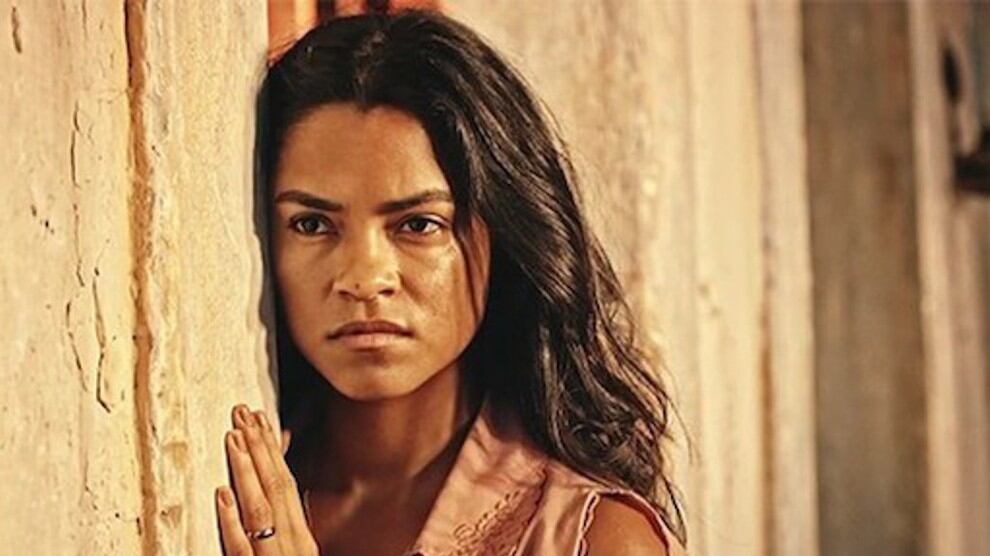 Lucy Alves aparece com novo affair