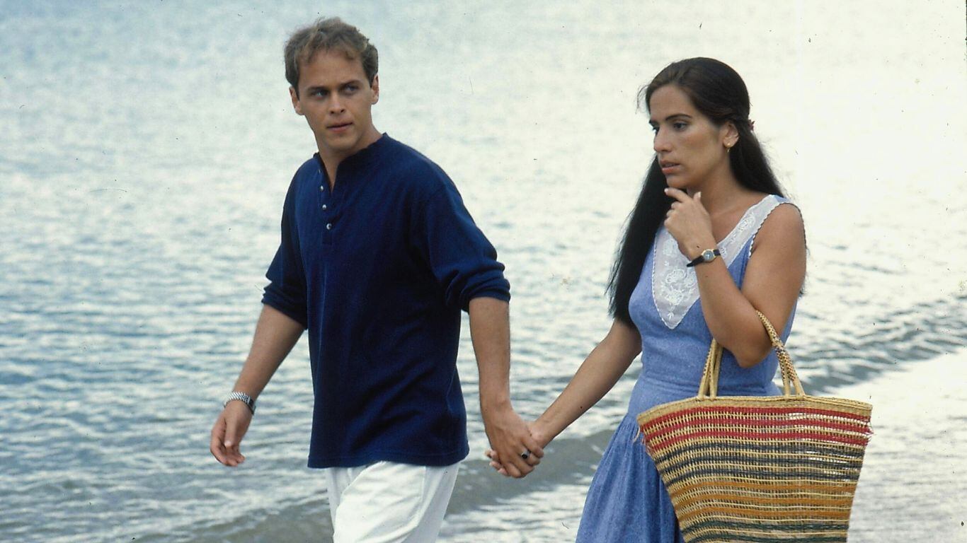 Mulheres de Areia: Ruth e Marcos passeiam pela praia