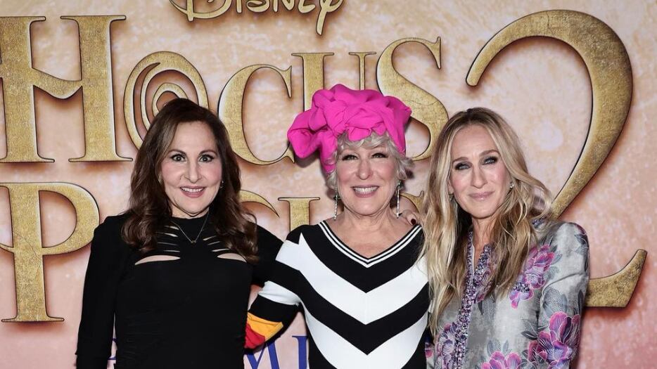 O novo filme trará de volta as atrizes Bette Midler, Sarah Jessica Parker e Kathy Najimy, todas reprisando seus papéis do original de 1993 como as malvadas irmãs Sanderson de Salem.