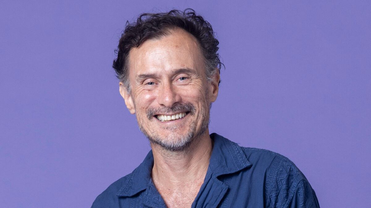 O ator Enrique Diaz foi escalado para a novela 'Volta por Cima', da TV Globo