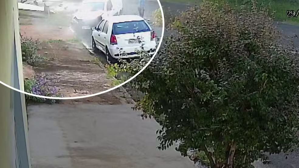 Câmeras de segurança flagram momento em que homem atropela de propósito e mata mulher no interior de SP