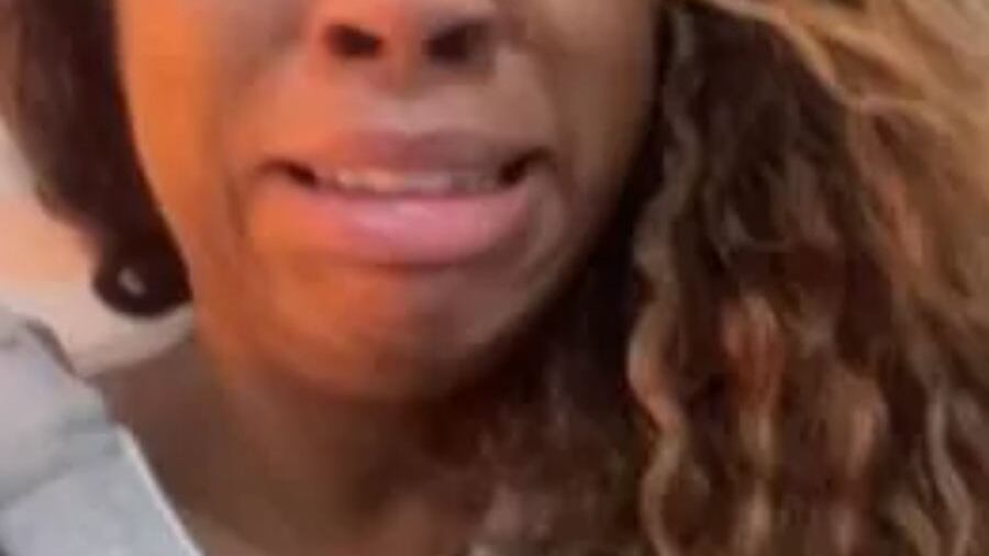 Lumena chora ao contar sobre caso envolvendo fezes na porta de seu apartamento