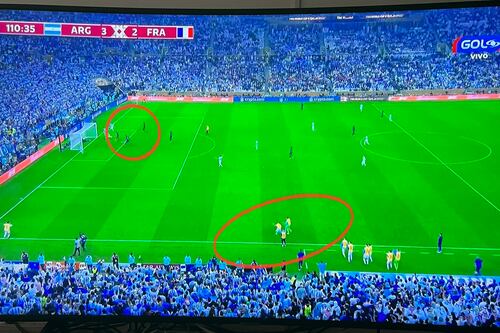 Terceiro gol da Argentina deveria ser anulado, aponta jornal europeu