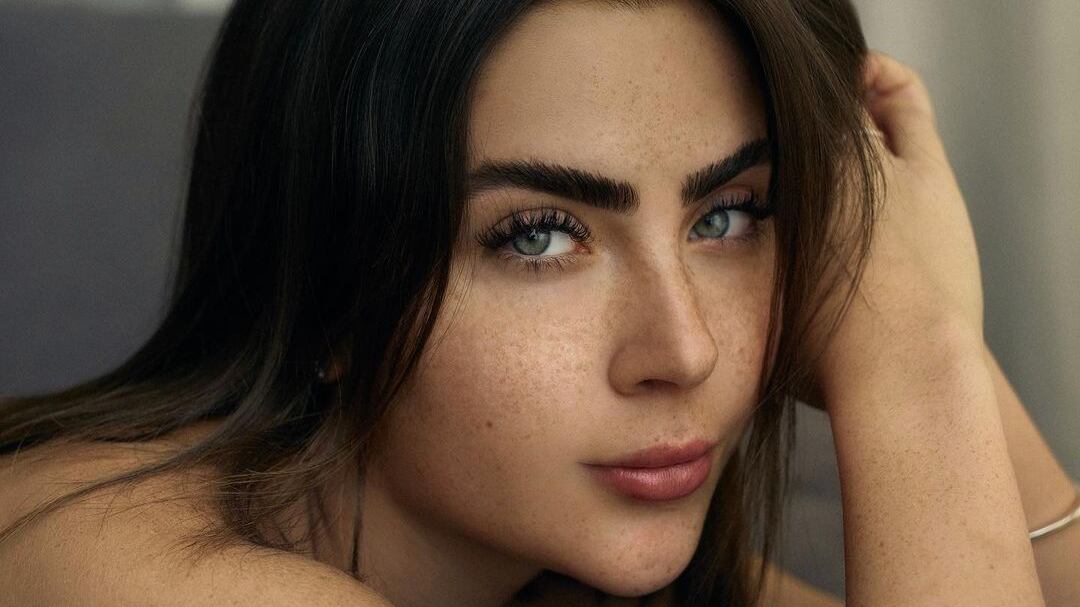 Jade Picon encanta internautas com foto de topless: “parece até inteligência artificial”