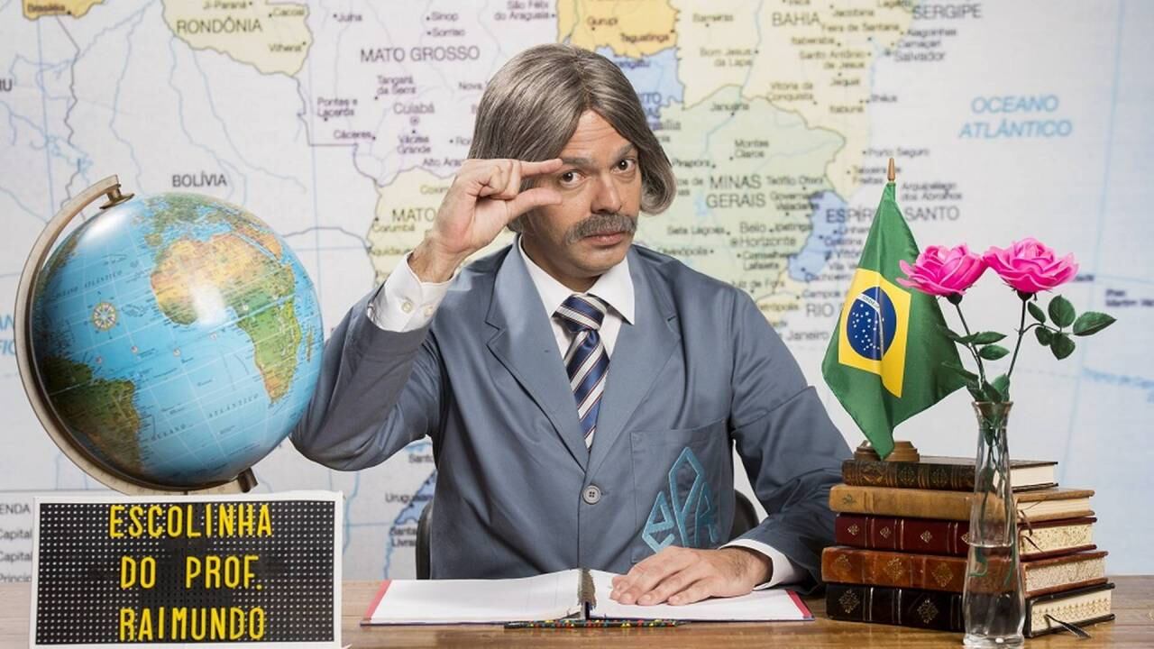 No remake da Escolinha do Professor Raimundo, Bruno Mazzeo vive o personagem