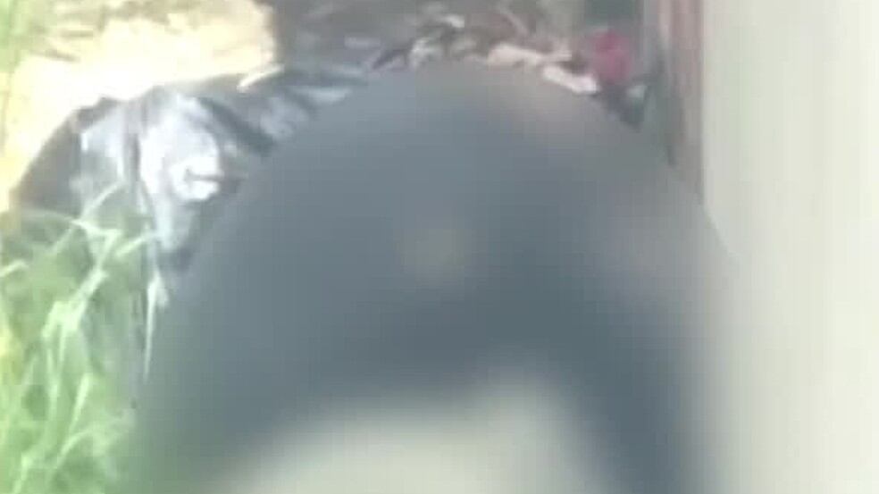 Corpo é deixado exposto em cemitério