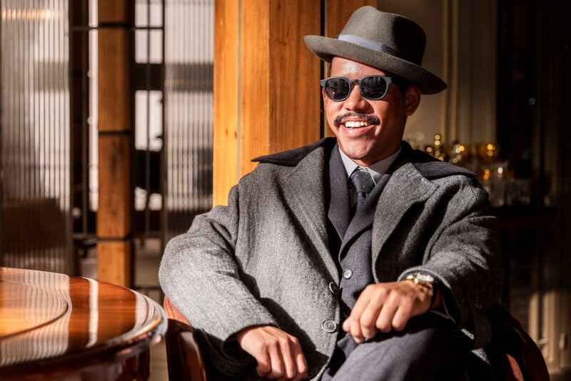 Basílio (Cauê Campos) descobre os segredos de  Zélia (Leticia Colin) em Garota do Momento, no capítulo do dia 13 de fevereiro