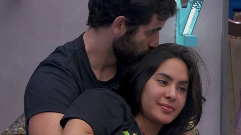 Na final do BBB 24, Matteus e Isabelle se entregam ao romance