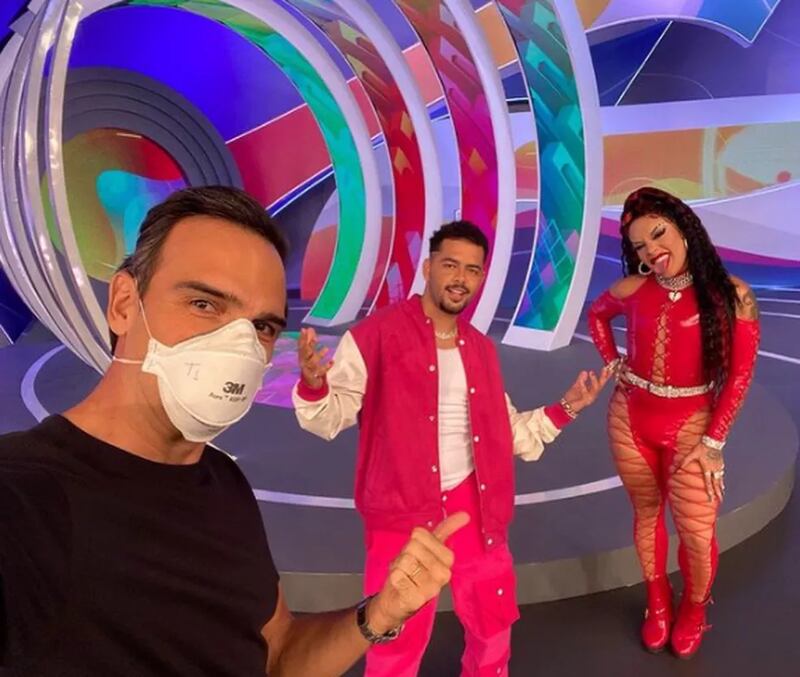 No "BBB 22", Tadeu Schmidt levou  Pedro Sampaio e Gloria Groove ao estúdio