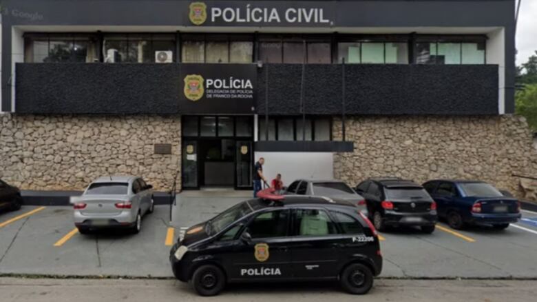 Mulher é encontrada esfaqueada por filha no quarto; ex-companheiro é suspeito