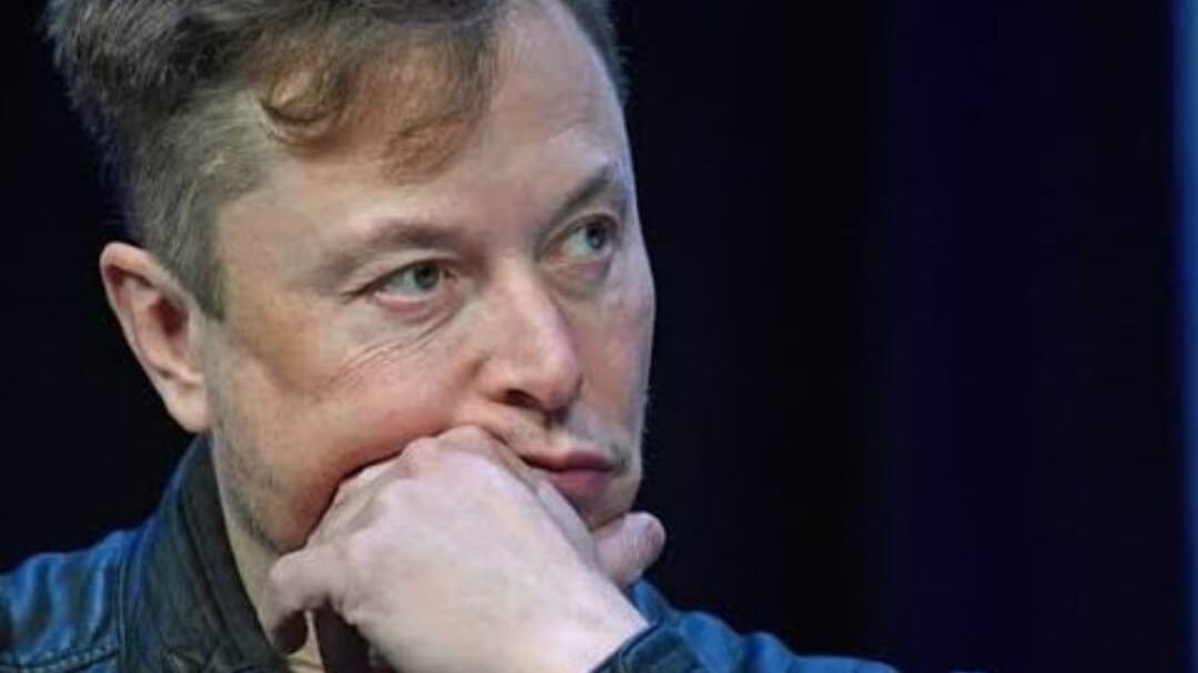 Elon Musk es el propietario de la empresa SpaceX que construye los satélites Starlink que proveen internet de alta velocidad.