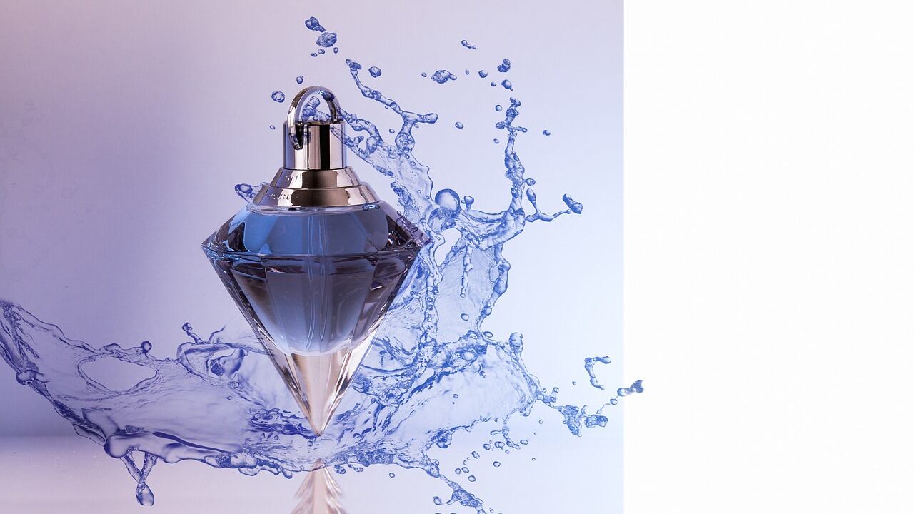 Frasco de perfume roxo