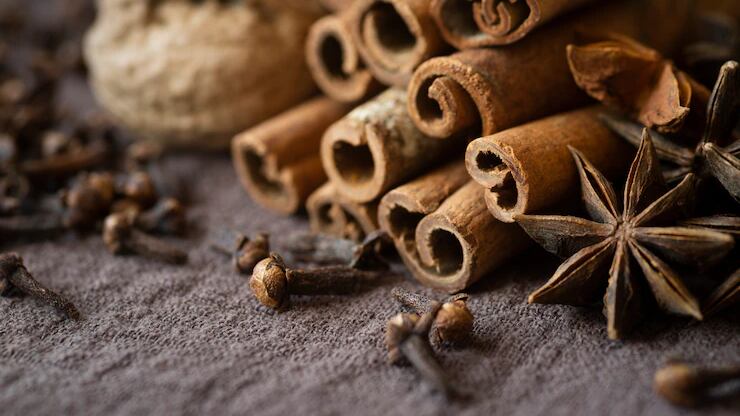 Quer espantar as más energias? Aprenda a fazer um amuleto de proteção com canela