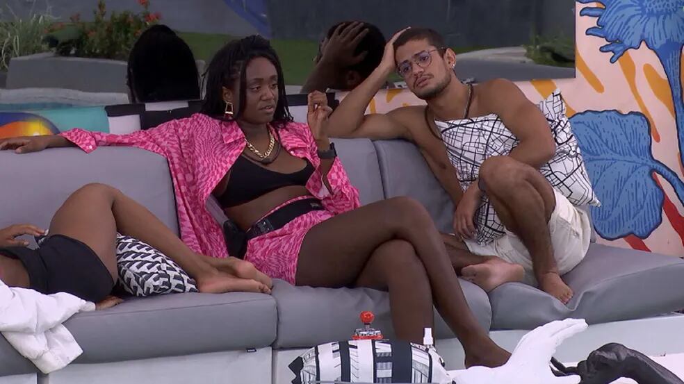 Ao lado de Marvvila, Gabriel Santana e Sarah Aline analisam o jogo no BBB 23