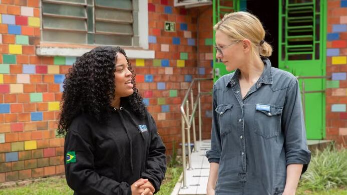 Atriz internacional Cate Blanchet visitou comunidades do RS e reforçou apoio a refugiados