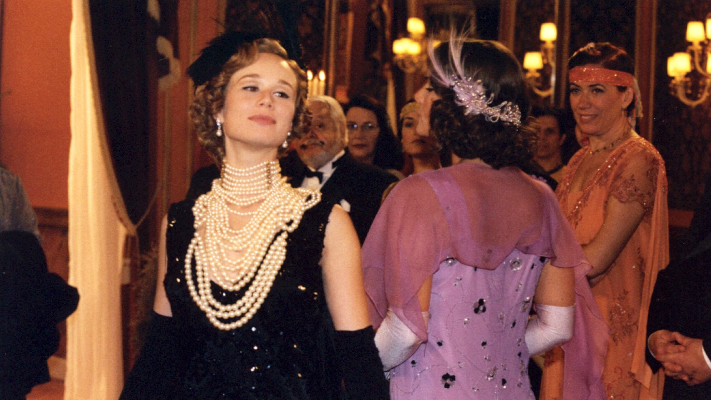 Em "Chocolate com Pimenta", Ana Francisca (Mariana Ximenes) volta para Ventura e é recebida com um grande baile