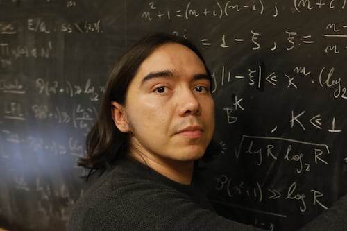 Acadêmico chileno resolve problema matemático de quase um século: “Uma grande conquista pessoal”