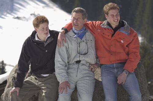 O rei Charles III estaria em fase terminal e teria feito um pedido a Harry “antes que seja tarde demais”